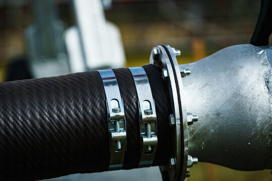 Metal clamp for connection hose