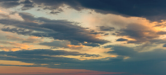 Obraz premium Sunset sky with dramatic clouds. Natural background.