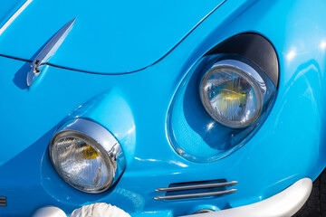 自動車のヘッドライト　Headlight of the old car