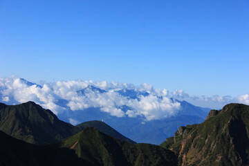 Obraz na płótnie Canvas 八ヶ岳の風景。雲海と周辺の山々を望む。