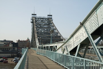 Die Loschwitzer Brücke in Dresden