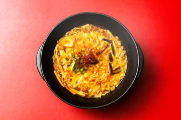 酸辣湯麺 Hot and sour soup noodles