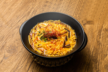 酸辣湯麺 Hot and sour soup noodles
