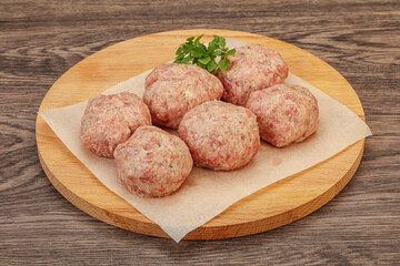 Raw turkey meatball for cooking