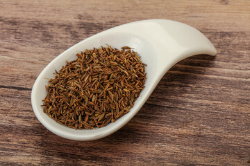 Dry zeera seeds in the bowl