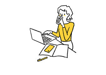 飲みながらパソコンを使う女性