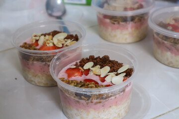 muesli with yogurt and berries