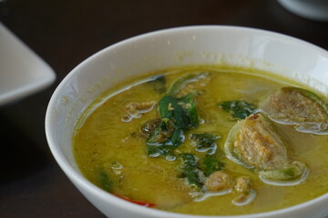 Soft of Focus Chicken Green Curry