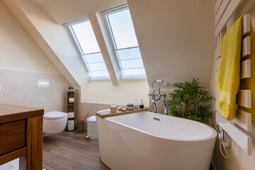 Luxus Bad mit freistehender Badewanne