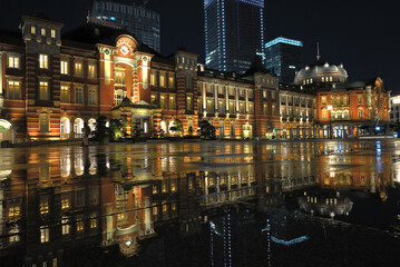 Fototapeta na wymiar 雨上がりの東京駅