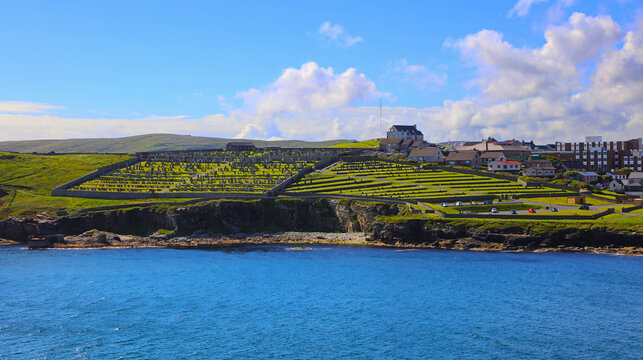 Panorama von der Meeresseite mit dem Friedhof in Lerwick
