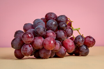 A bunch of grapes on a colored background