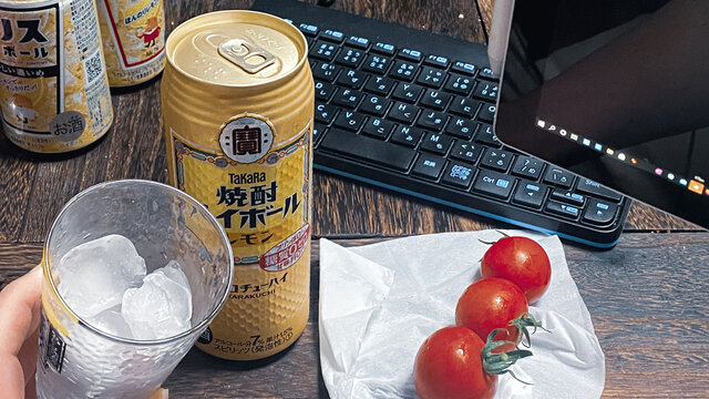TAKARA 焼酎ハイボールレモン辛口チューハイ。トリスハイボール、缶チューハイで晩酌/オンライン飲み会/家飲み。2021年3月撮影/日本