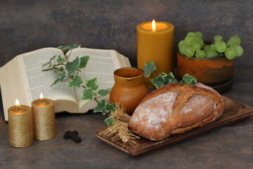 Abendmahl: Bibel Brot und Wein