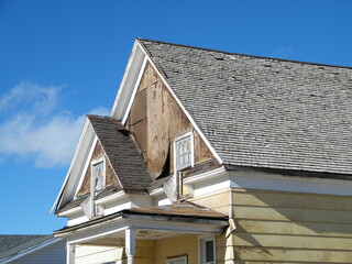 Old 2 Story Fixer Upper Foreclosure House Falling Apart