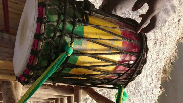 joueur de tambour en Afrique