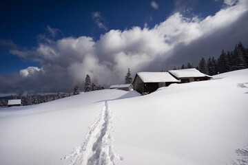 A terrible snow storm over the houses of the shepherds