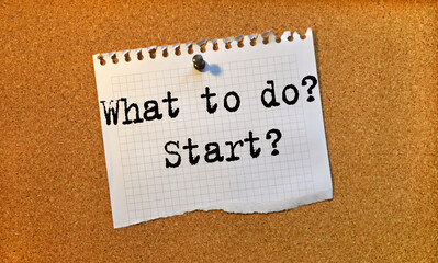 Paper note written with WHAT TO DO. START inscription on cork board