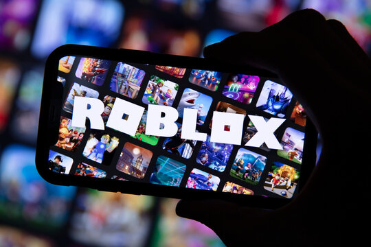 Playing roblox hi-res stock photography and images - Alamy