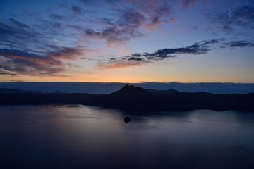 Fototapeta na wymiar 夜明け前の摩周湖の情景＠北海道