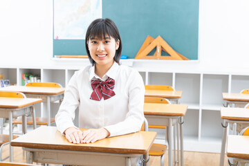 笑顔の女子学生　制服