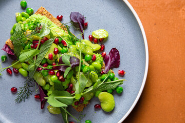 Crushed peas, with edamame, broadbeans, mint and garlic on tomato cracker