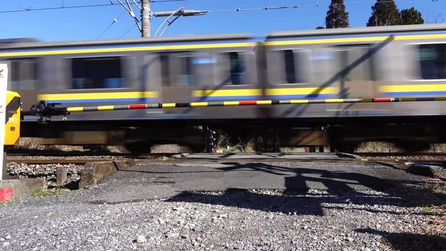 踏切を電車が通過する映像　千葉県　JR外房線