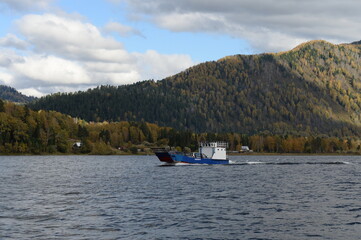 Fototapeta na wymiar Car ferry on Lake Teletskoye. Altai Republic