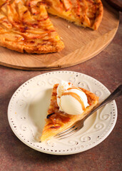 Apple caramel cake