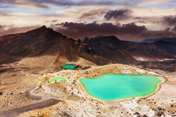 Tongariro Crossing Emerald lakes in the New Zealand