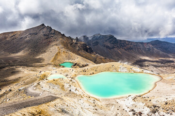 Tongariro Crossing Emerald lakes in the New Zealand