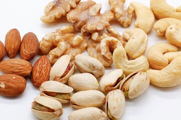 4種のミックスナッツ　くるみ、カシューナッツ、アーモンド、ピスタチオ