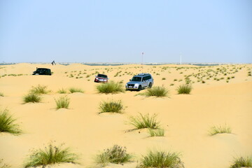 Obraz premium Dubai, United Arab Emirates – March 12, 2021, early morning off-roading and dune bashing around Al Qudra Lake with UAE Offroaders, one of best attractions in UAE