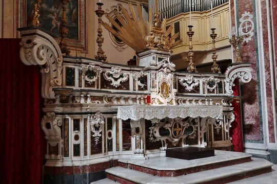 Napoli - Altare maggiore della Chiesa di Santa Caterina a Chiaia