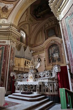 Napoli - Altare maggiore della Chiesa Santa Caterina a Chiaia