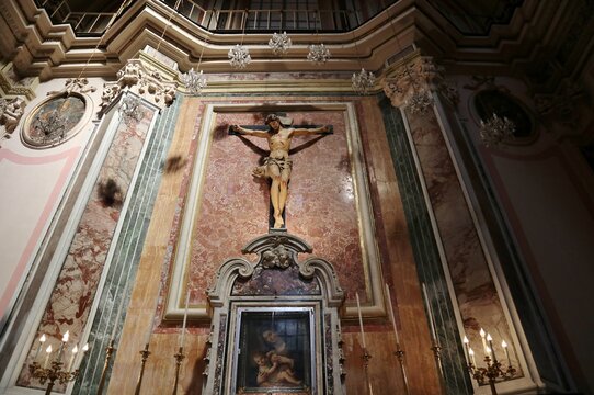 Napoli - Crocifisso settecentesco in legno nella Chiesa di Santa Caterina a Chiaia