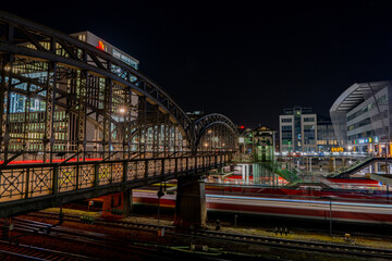 Hackerbrücke bei Nacht