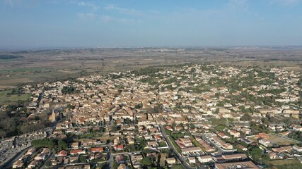 village du sud de la France (Salles-d'Aude pr&egrave;s de Narbonne et du massif de la Clape)