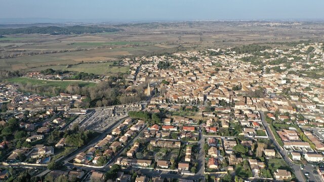 village du sud de la France (Salles-d'Aude pr&egrave;s de Narbonne et du massif de la Clape)