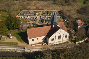 Fototapeta na wymiar Eglise Sainte Radegonde et cimetière à Giverny (Eure, France)