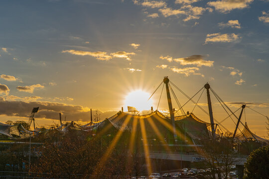 Sonnenuntergang Olympiastadion München