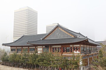 Obraz premium 한국전통집한옥집입니다