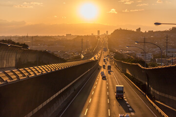 夕刻の名神高速道路(茨木IC-高槻JCT間)