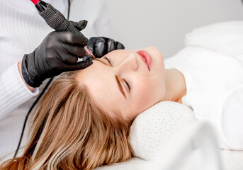Master making eyebrows permanent makeup