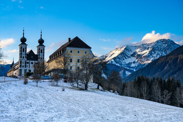 Fototapeta premium Kloster, Winter, Berg, Schnee