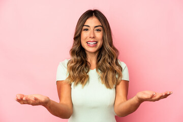 Fototapeta premium Young caucasian woman isolated showing a welcome expression.