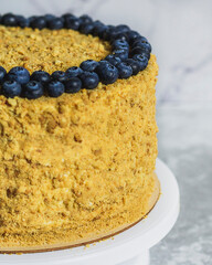 honey cake with cream cheese 