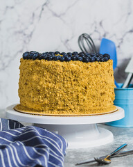 honey cake with cream cheese 