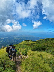 山頂から見た下界の景色