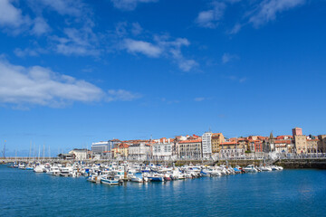 Panorámica puerto deportivo de Gijón Asturias